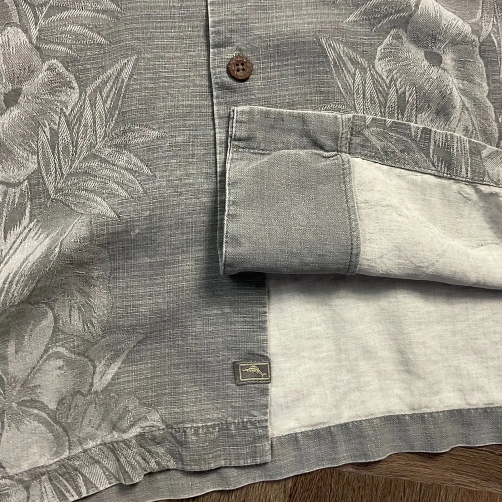 Tommy Bahama 100% Silk Floral Hibiscus Hawaiian Camp Shirt Mens Medium Gray